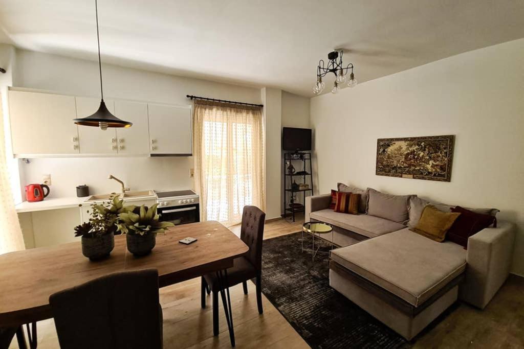 Modern Apt In The Heart Of Glyfada - Literally!! Athen Eksteriør bilde