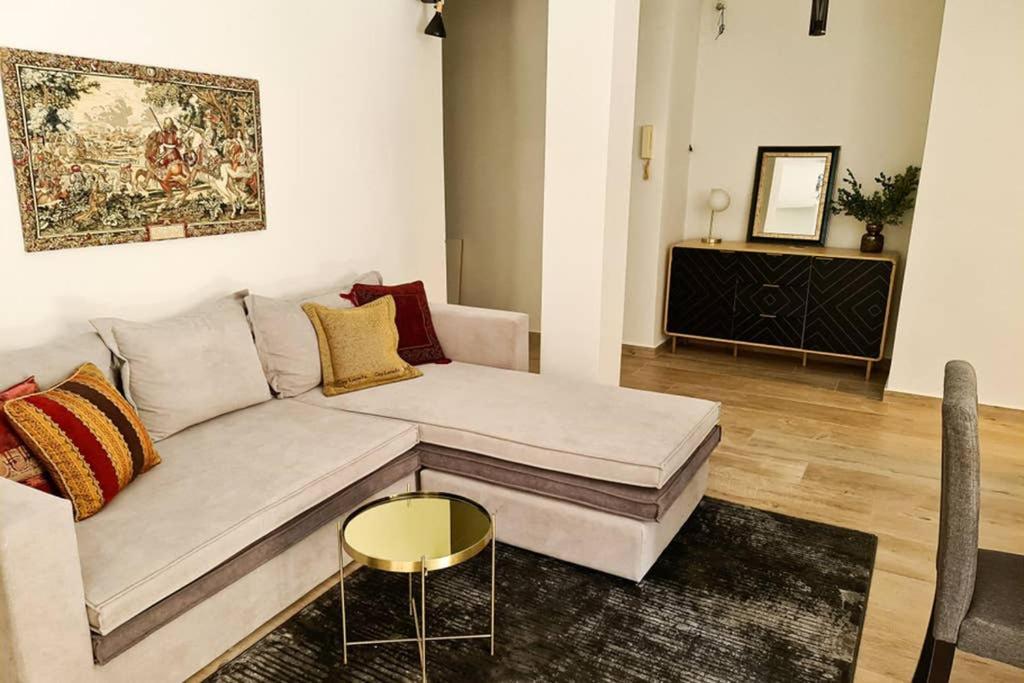 Modern Apt In The Heart Of Glyfada - Literally!! Athen Eksteriør bilde